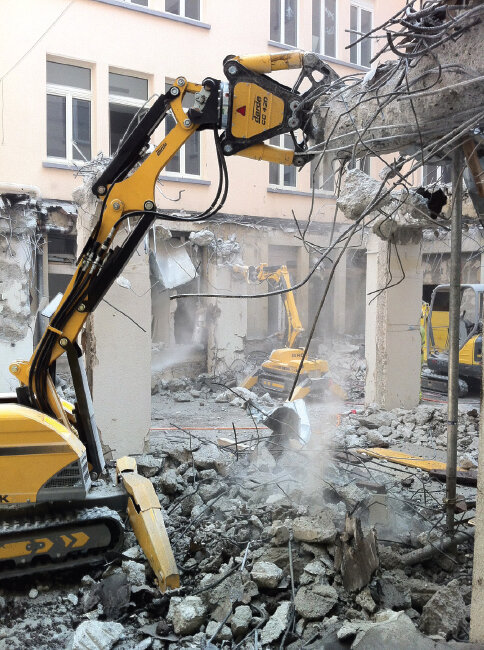 Confined demolition contractor Lancaster